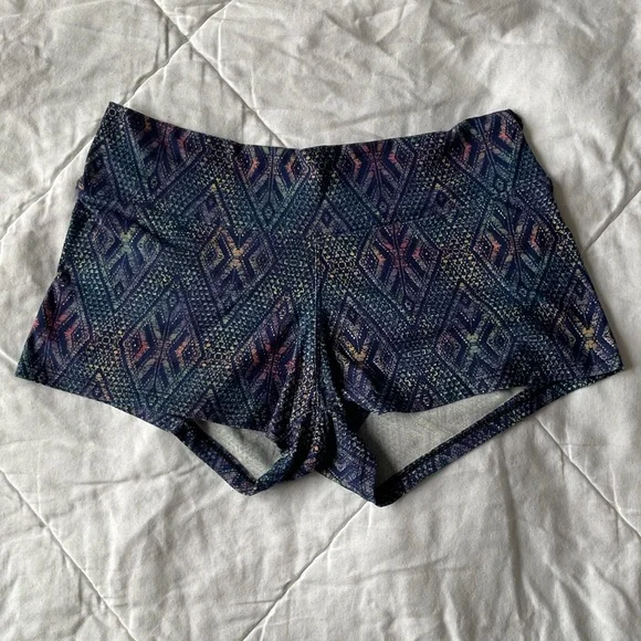 Multicolor Patterned Stretch Shorts - Picture 1 of 4